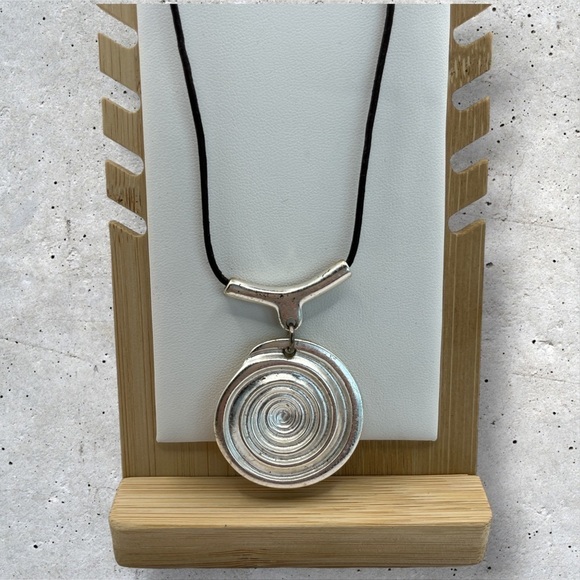 ROBERT LEE MORRIS SILVER TONE PENDANT NECKLANCE - Picture 2 of 5